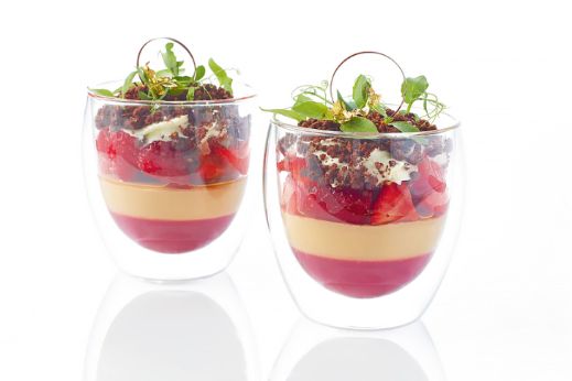 Rezepte-02-QimiQ-Espuma-mit-marinierten-Erdbeeren-Teaser-M