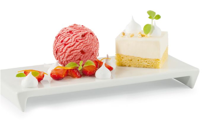 Rezepte-05-Quarkmousse-mit-frischen-Erdbeeren-und-Erdbeer-Glace-Stagesimple